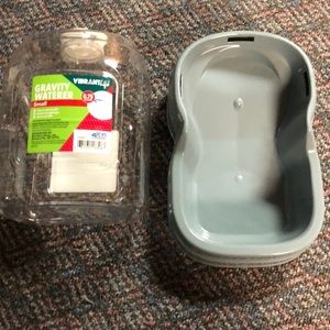Small gravity waterer for cats 🐱 or dogs 🐶